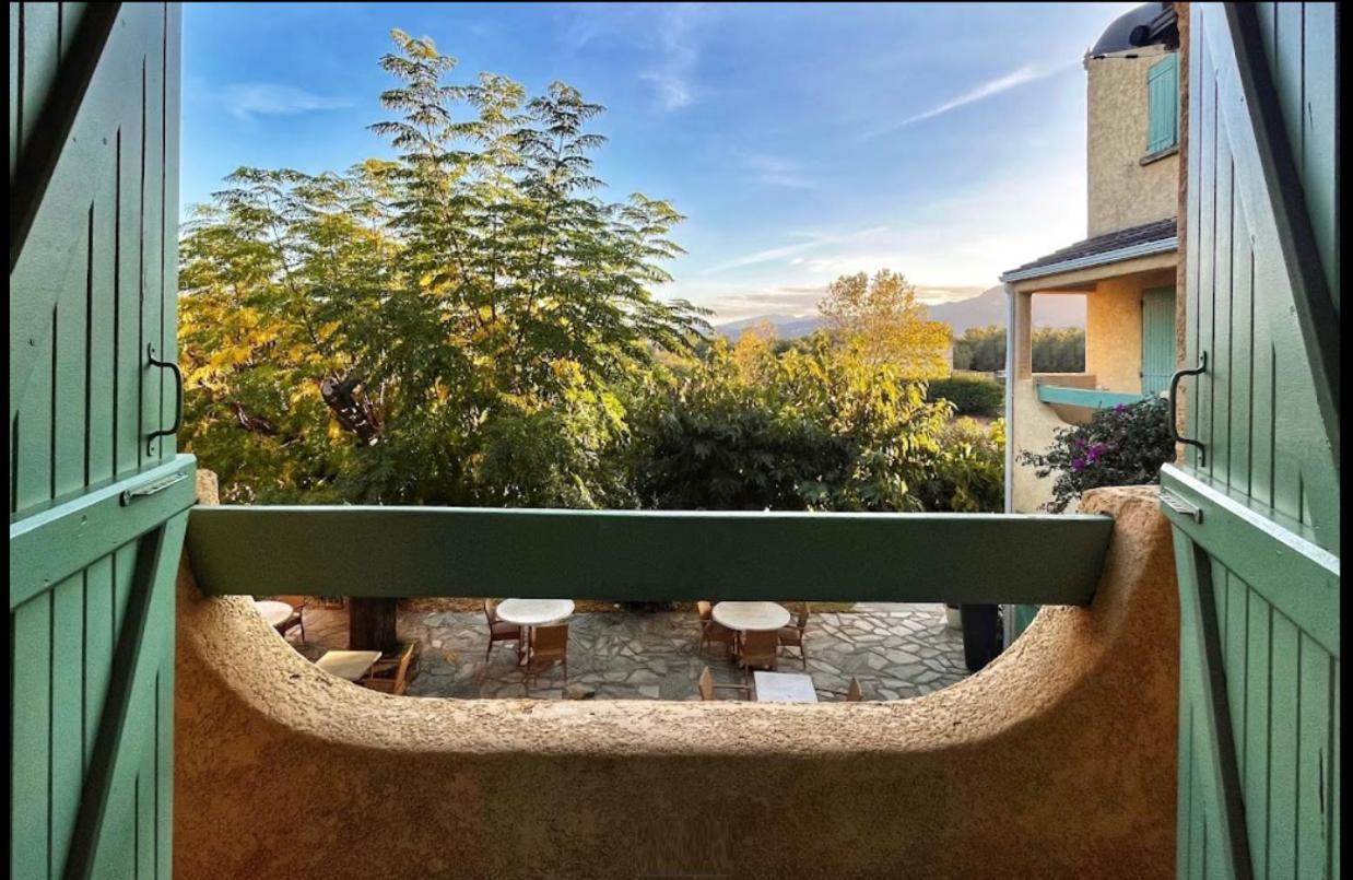 Auberge Les Oliviers Люссиана Экстерьер фото