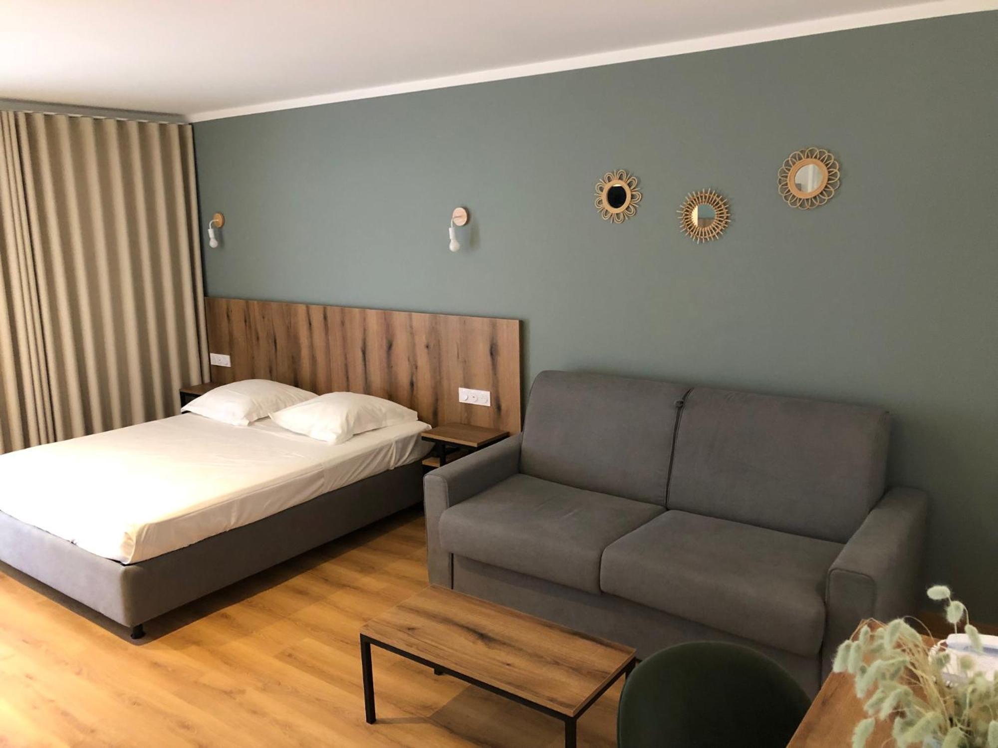 Auberge Les Oliviers Люссиана Экстерьер фото