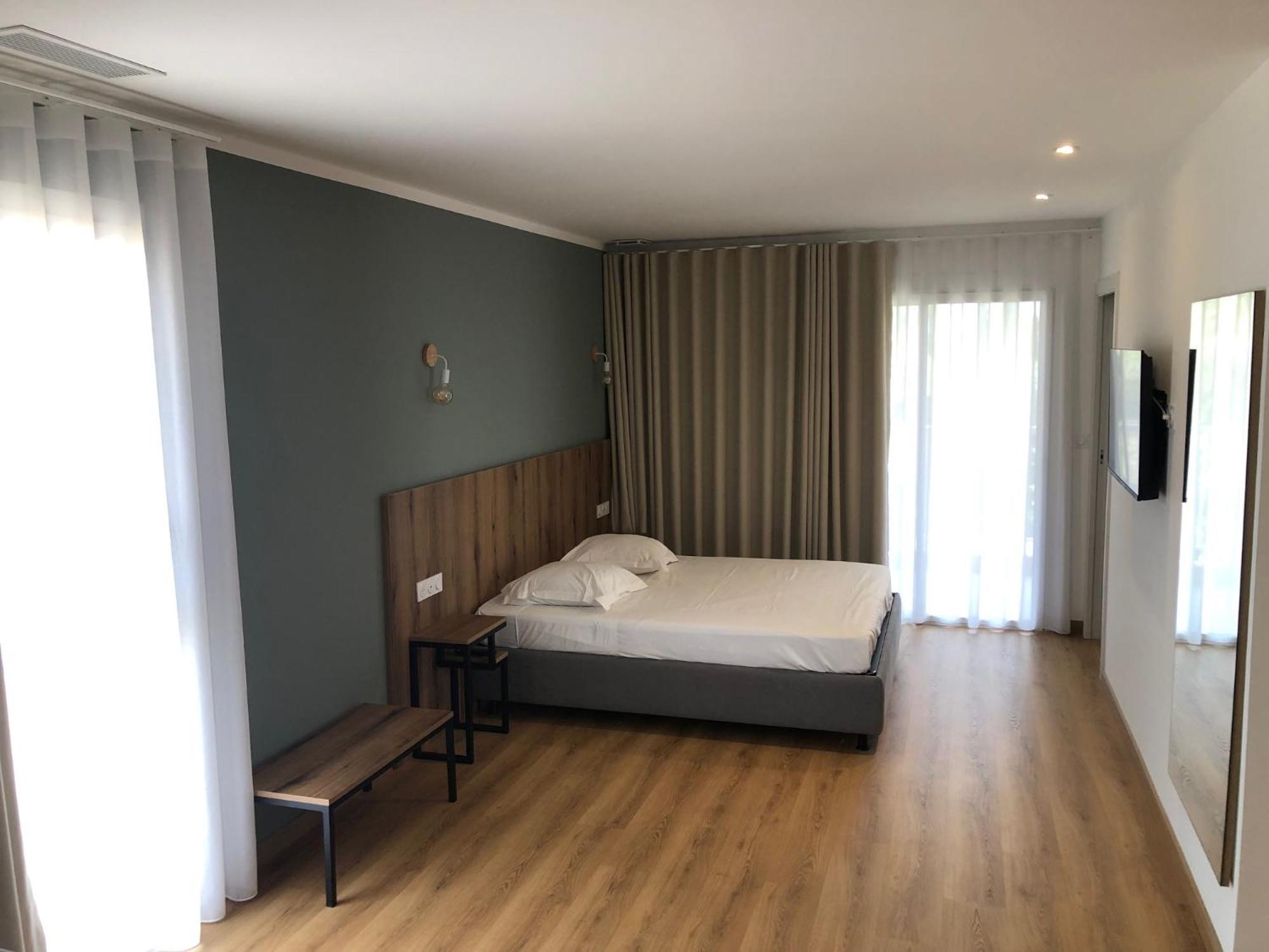 Auberge Les Oliviers Люссиана Экстерьер фото
