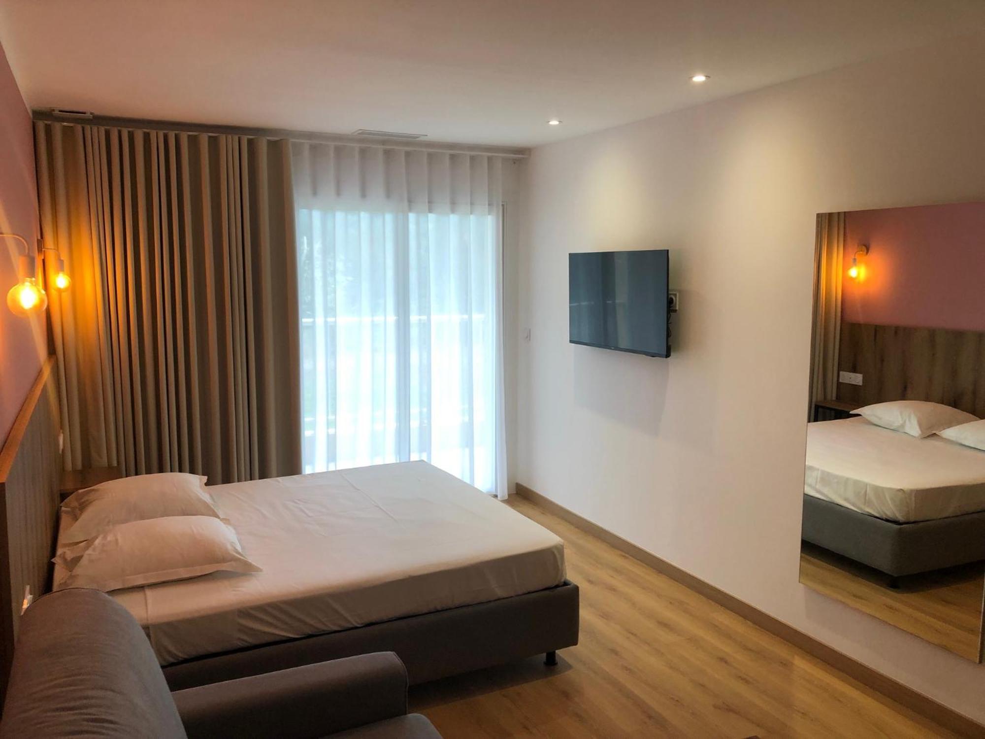 Auberge Les Oliviers Люссиана Экстерьер фото