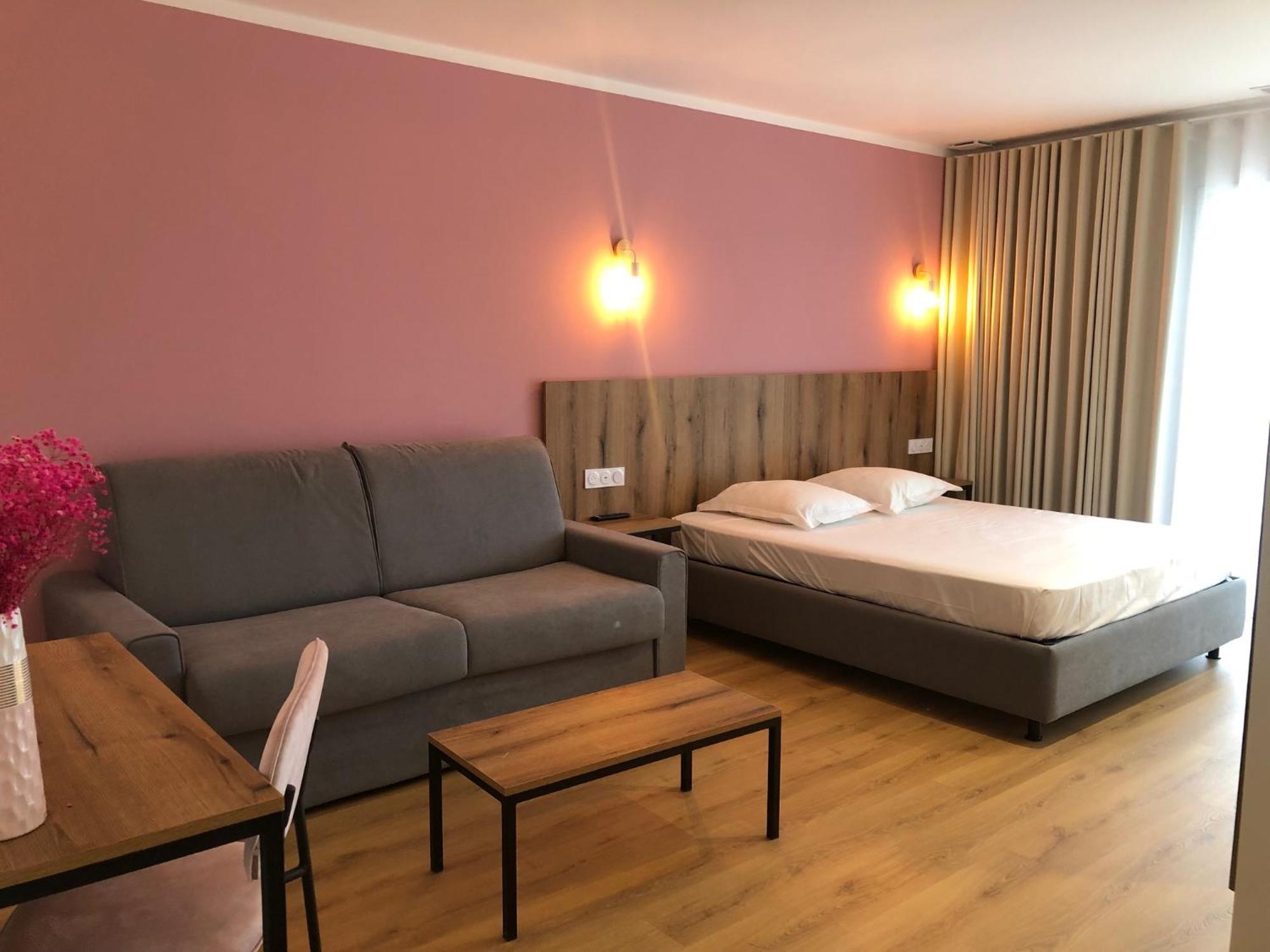 Auberge Les Oliviers Люссиана Экстерьер фото