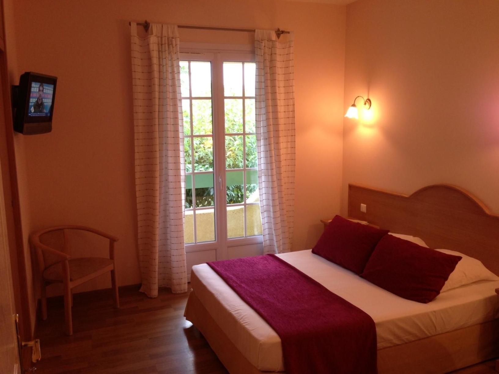 Auberge Les Oliviers Люссиана Экстерьер фото
