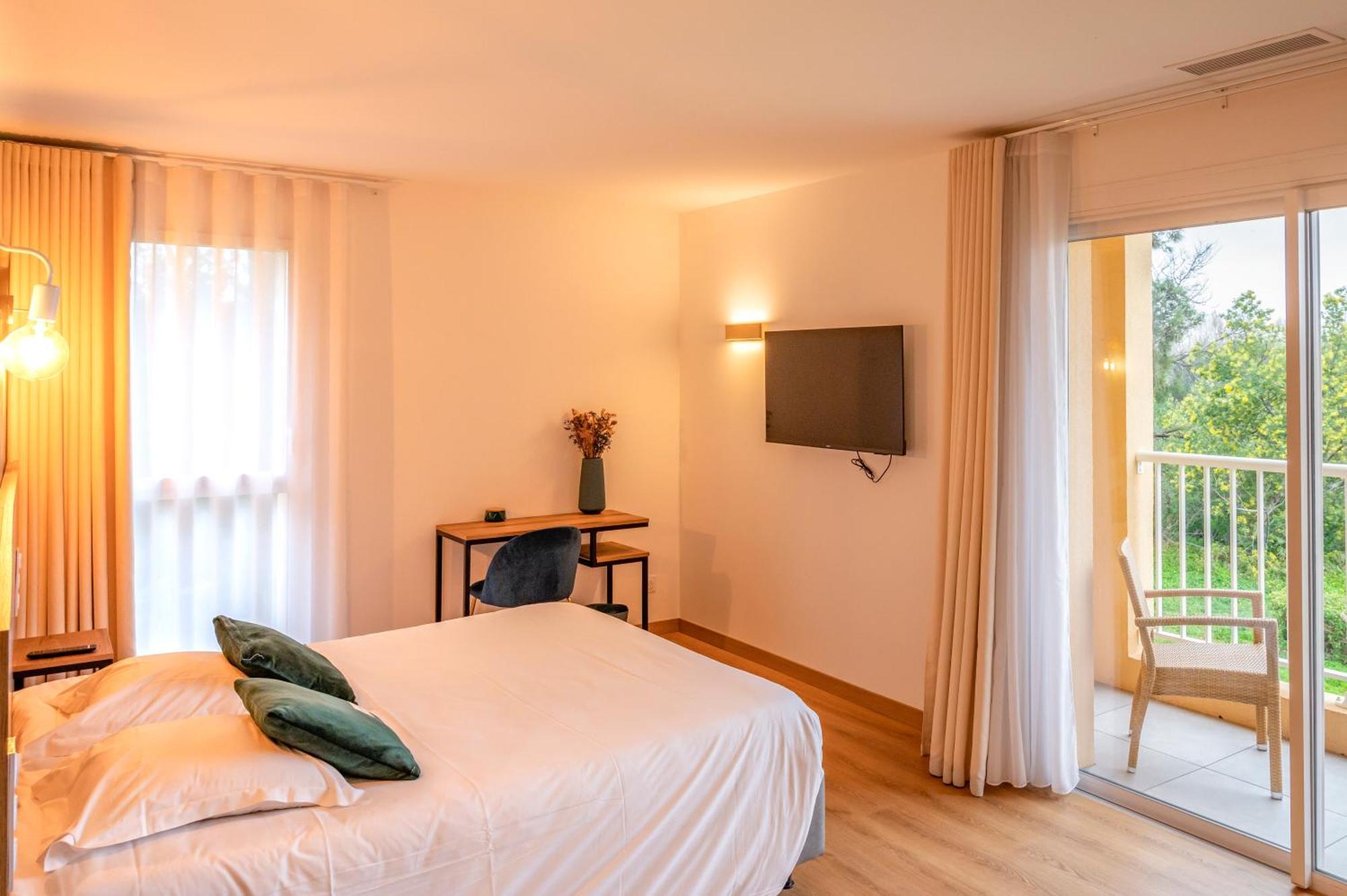 Auberge Les Oliviers Люссиана Экстерьер фото