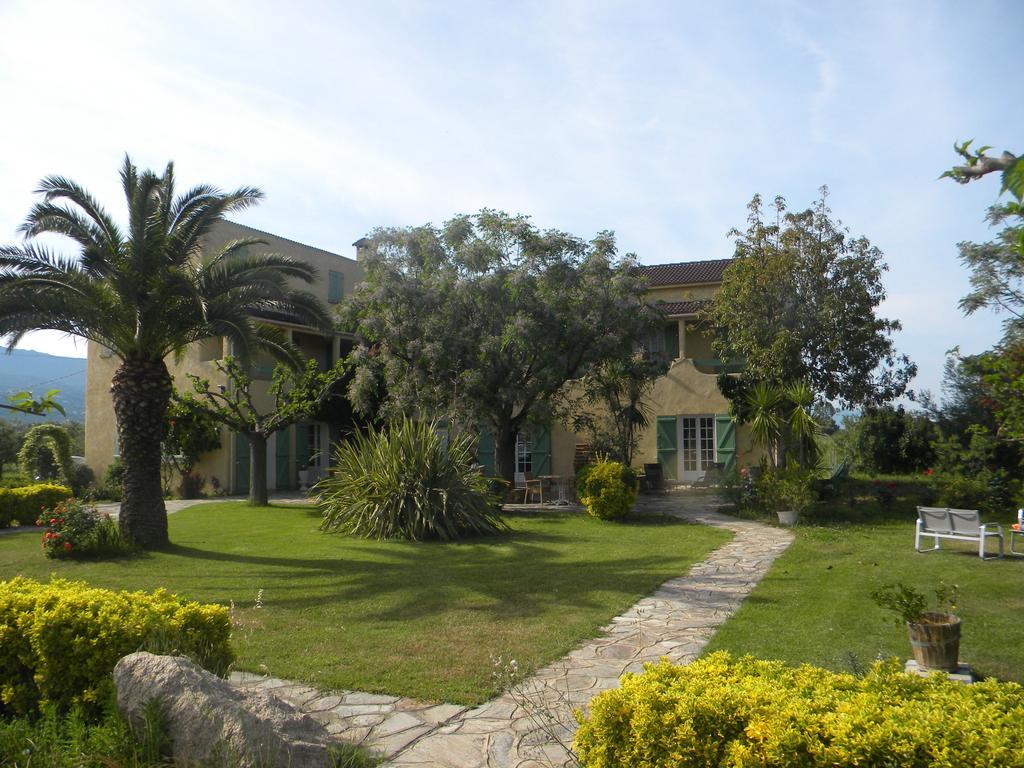 Auberge Les Oliviers Люссиана Экстерьер фото